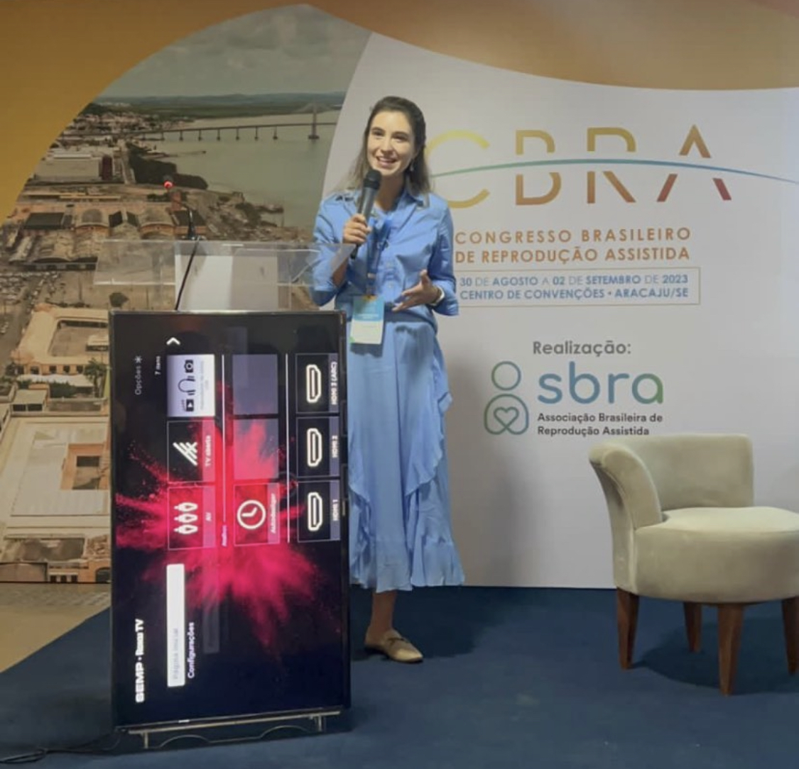 Ianae Ceschin no congresso brasileiro de reprodução assisitda CBRA

